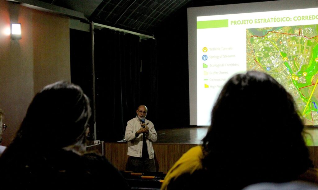 wesley silva na mesa sobre os corredores ecológicos