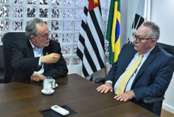 Reitor da Unicamp, Paulo Cesar Montagner (dir.) recebe o reitor Germano Rigacci jr